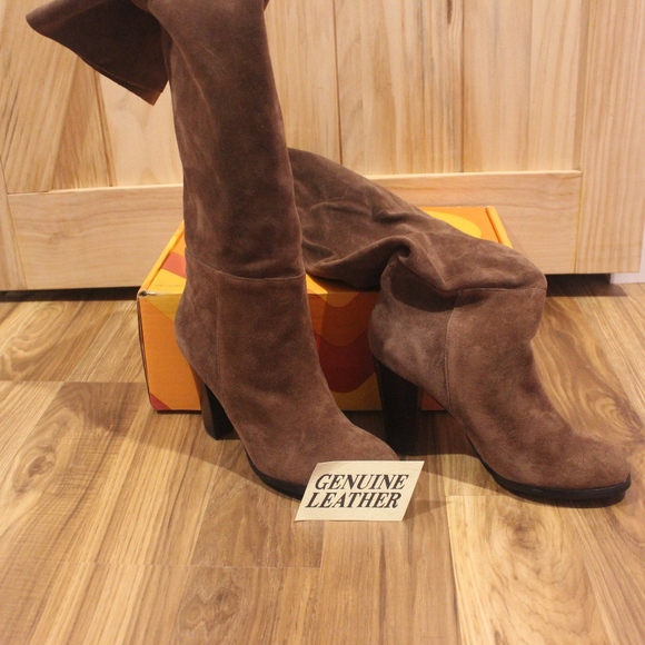 Colin Stuart High Heeled Leather Boots - Picture 5 of 5